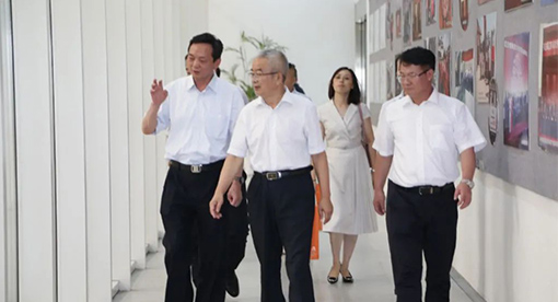 參觀邁安德集團現代化的智能制造基地