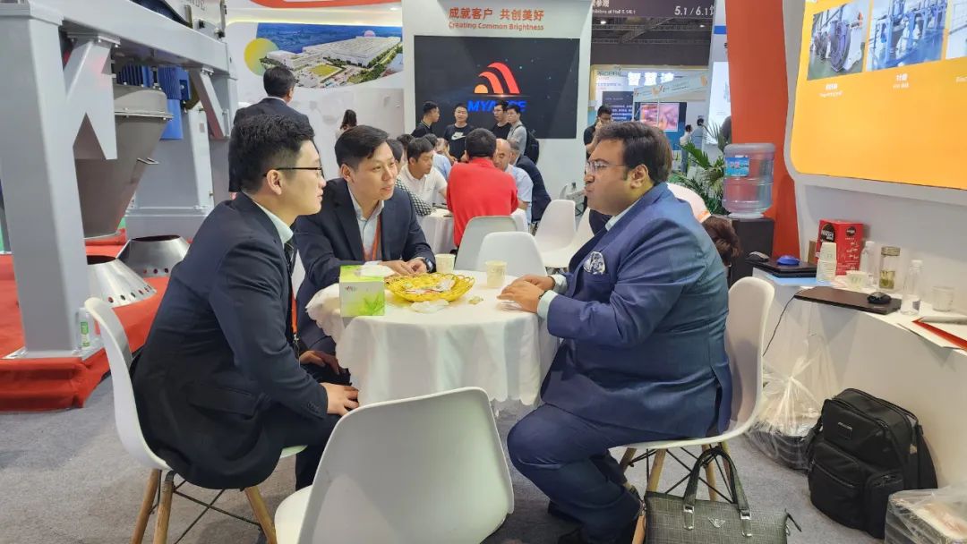 客戶參觀邁安德展位